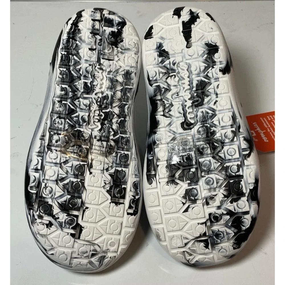 Oomphies River Water Sandals Slip on Size 12 Youth Black/White Crocs Style
